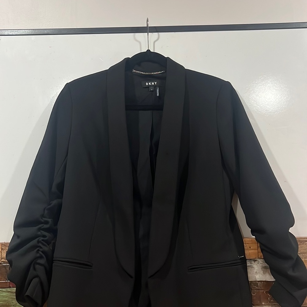 Lined DKNY with scrunched arm blazer
